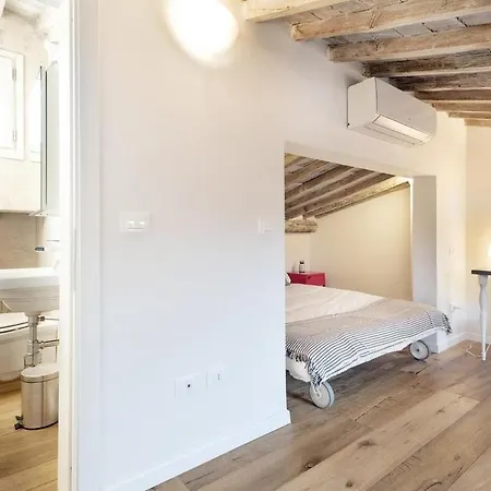 Ghibellina Attic
